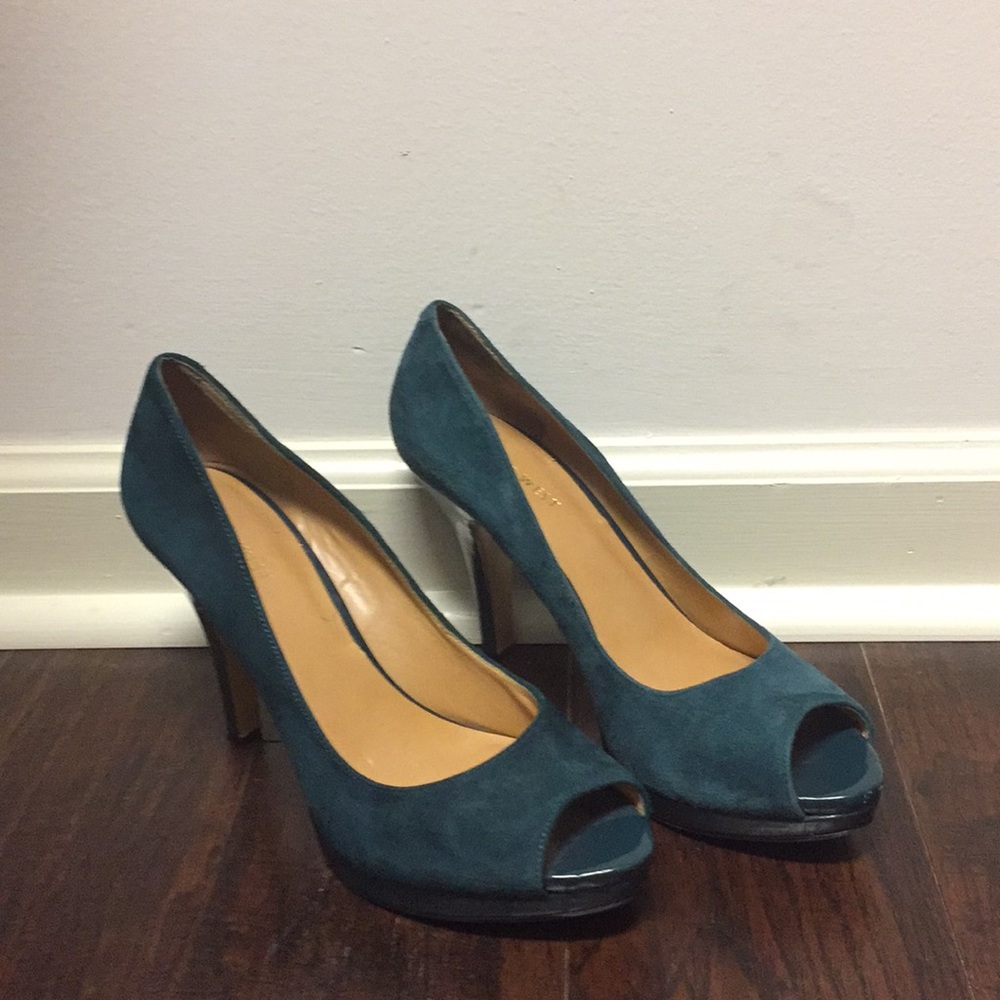 Nine west green suede peep toes